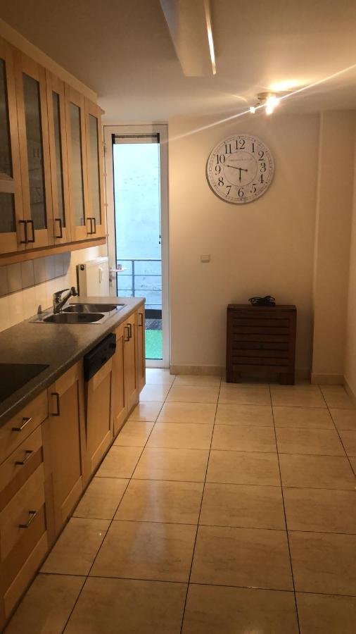 Lovely Two Bedroom Apartment With Free Parking Antuérpia Exterior foto